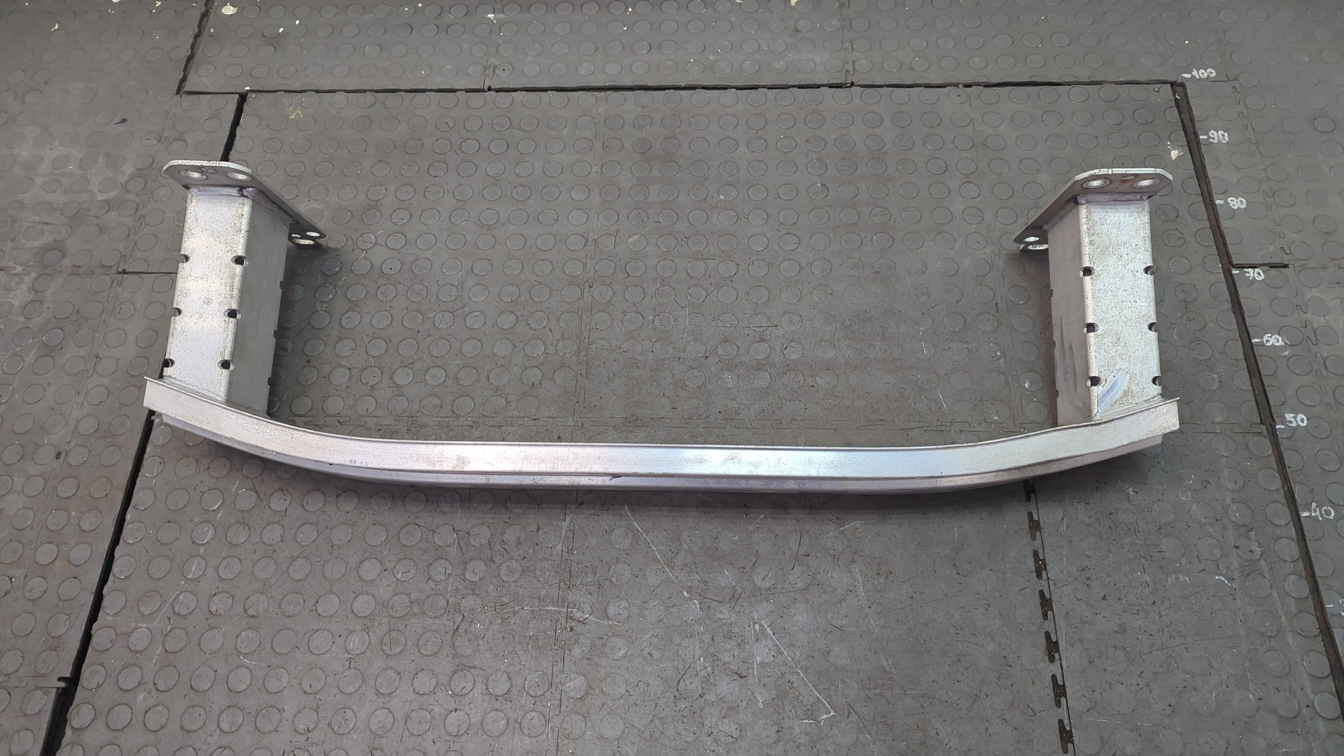 Усилитель переднего бампера