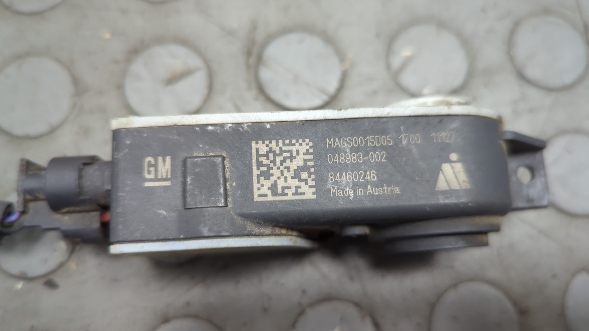 Моторчик заслонки решетки радиатора