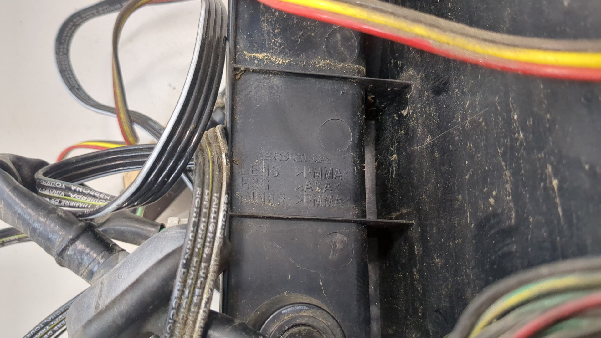 Фонарь задний левый