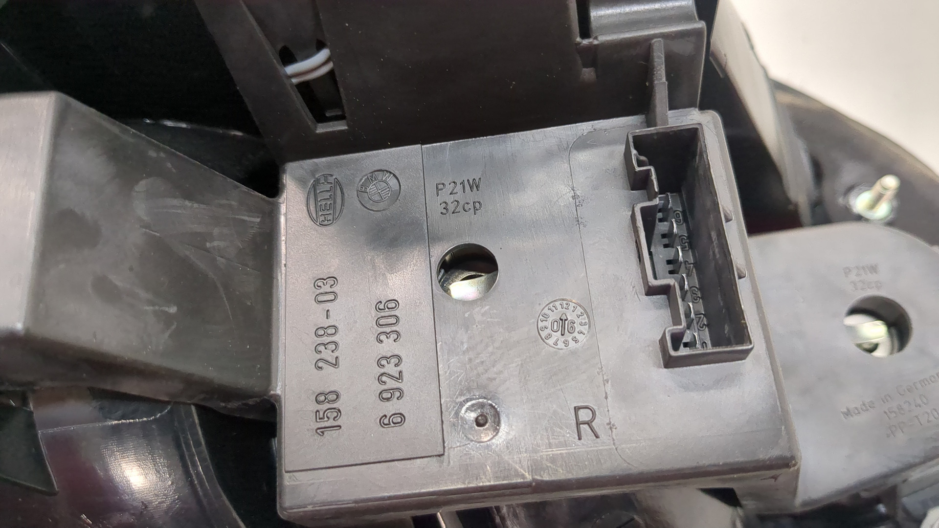 Фонарь задний правый