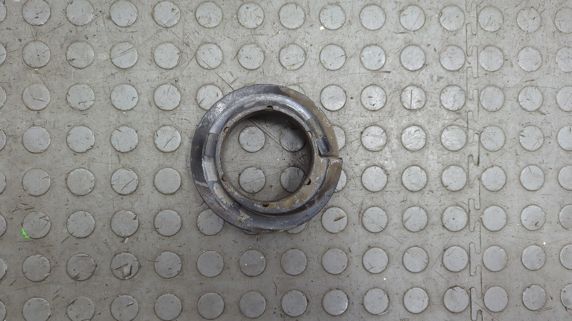 Опора заднего амортизатора