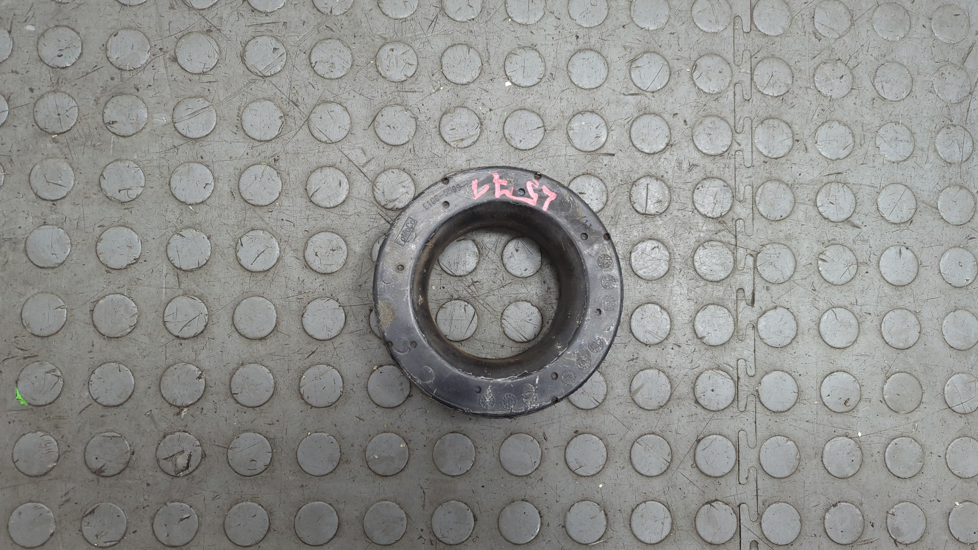 Опора заднего амортизатора