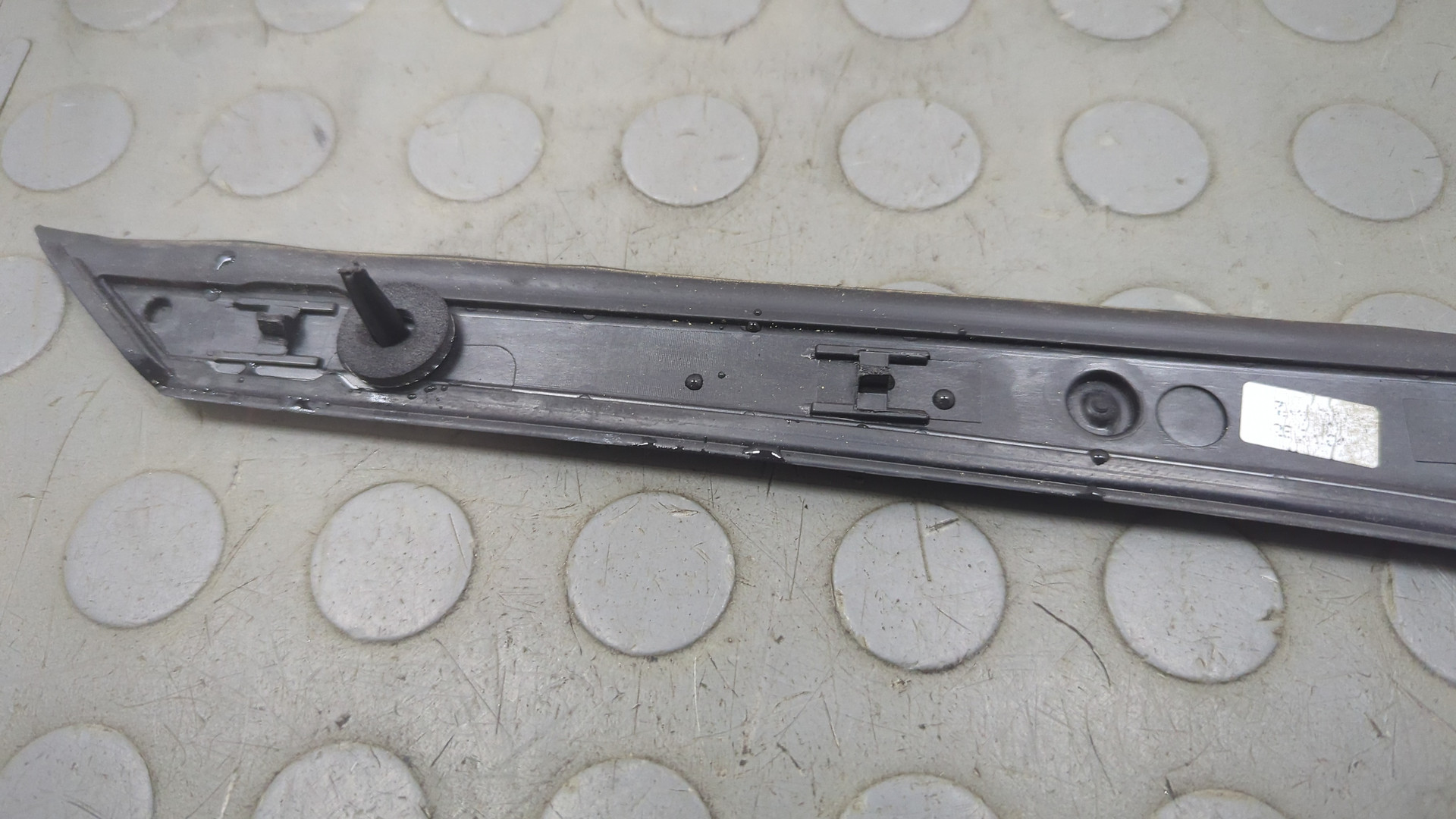 Молдинг заднего крыла правого