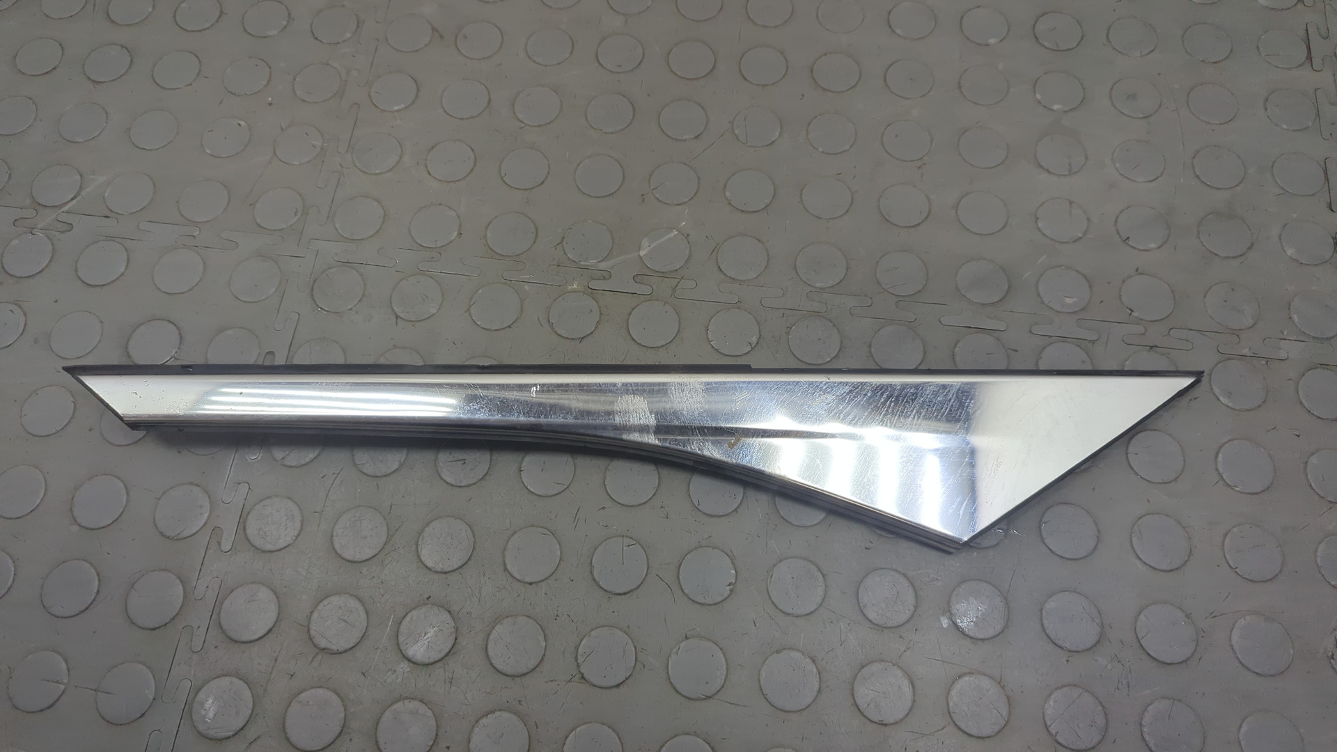 Накладка заднего крыла левого