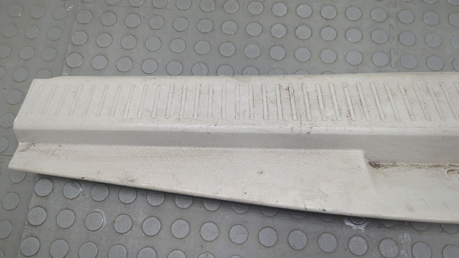 Обшивка багажника