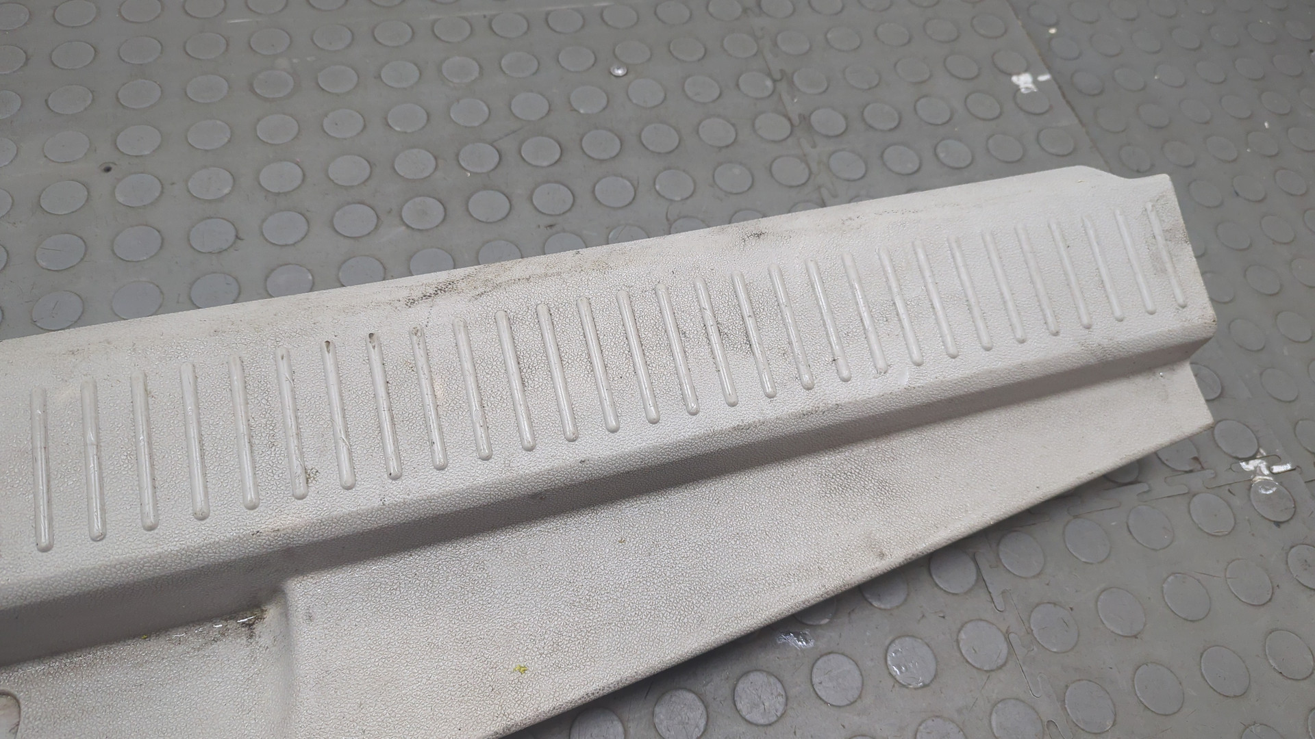 Обшивка багажника