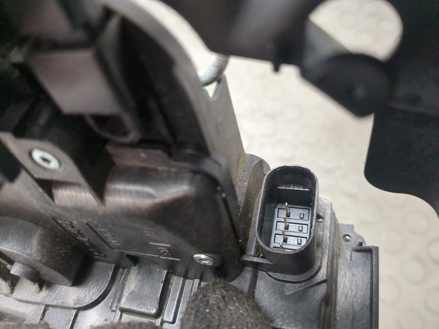 Замок двери задней левой