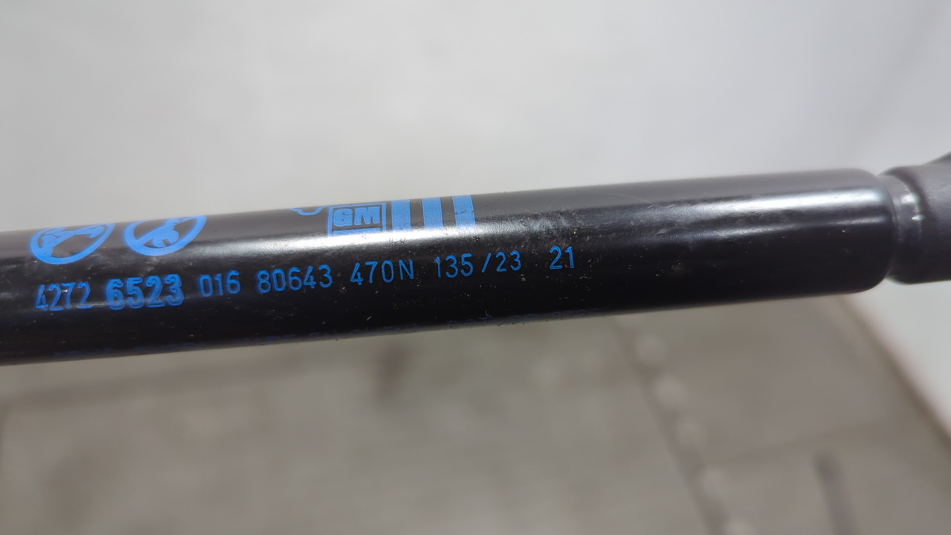 Амортизатор крышки багажника