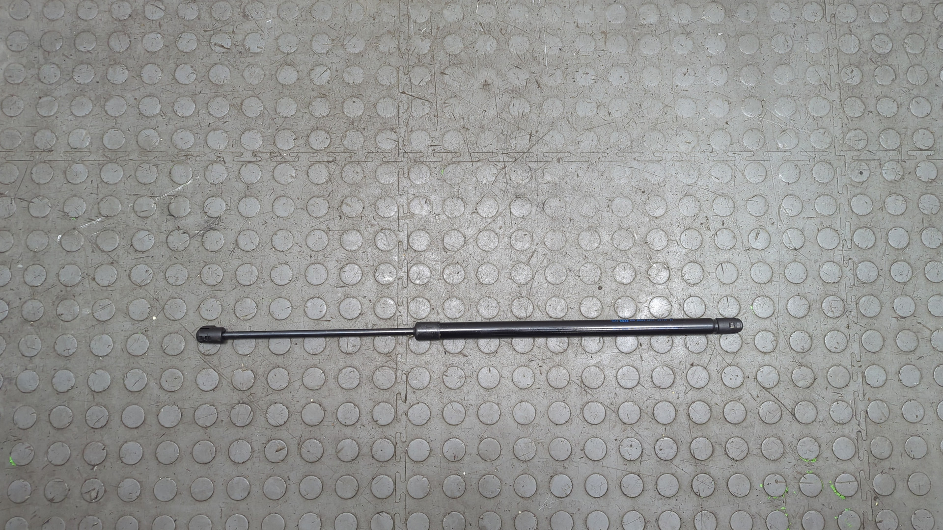 Амортизатор крышки багажника