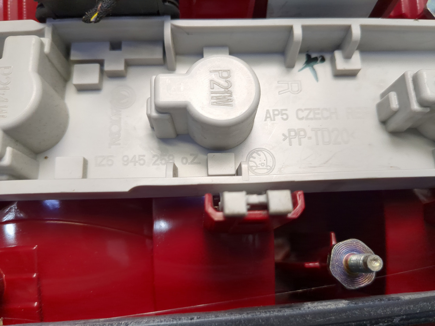 Фонарь задний правый