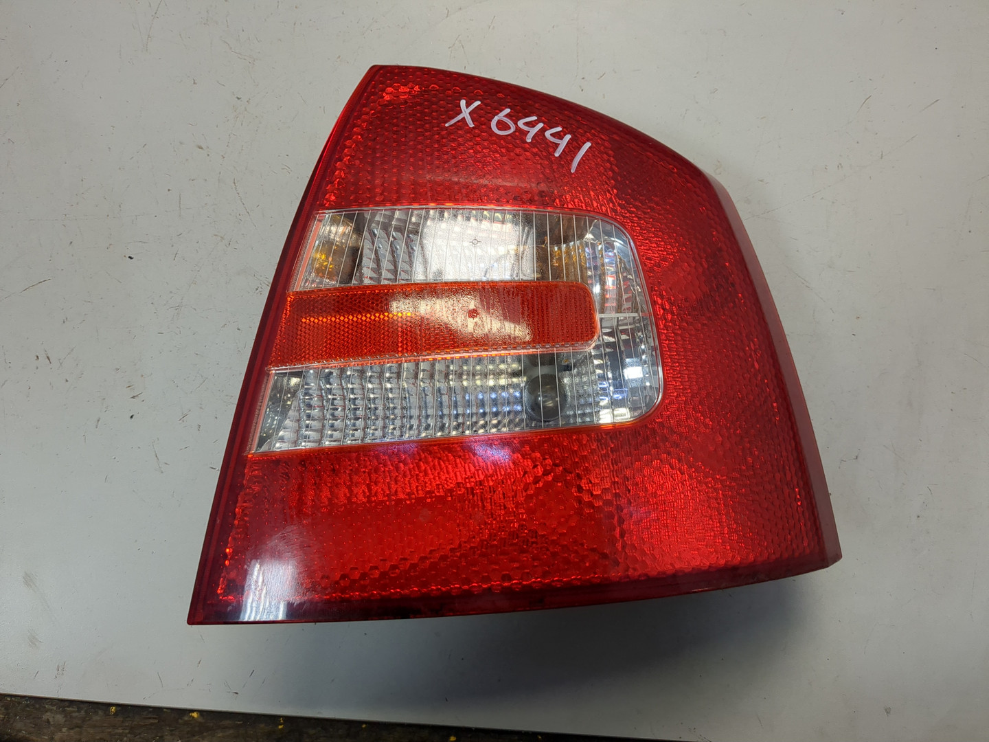 Фонарь задний правый