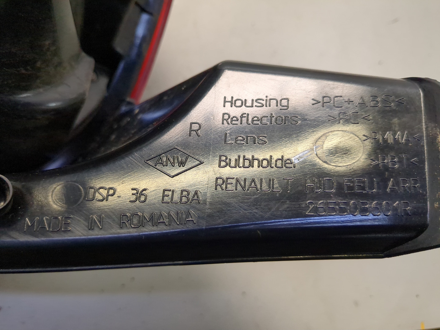 Фонарь задний правый