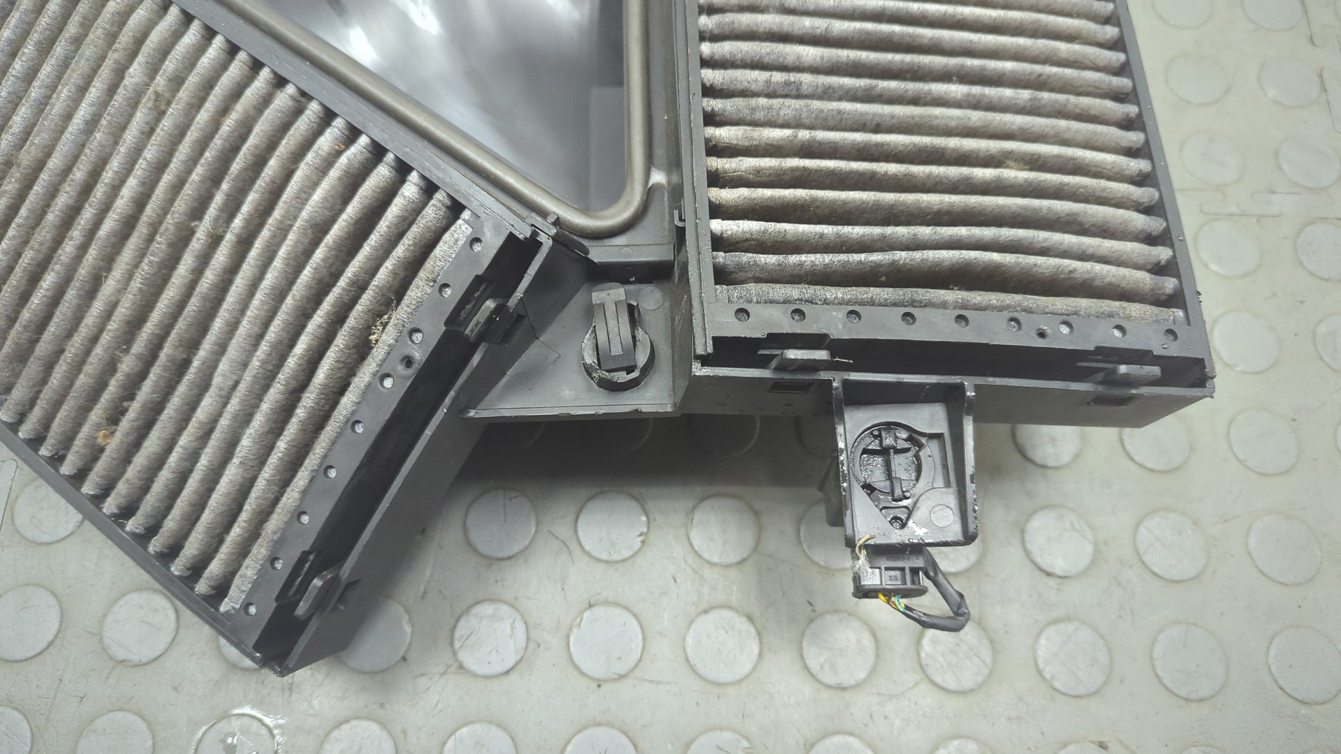 Корпус салонного фильтра