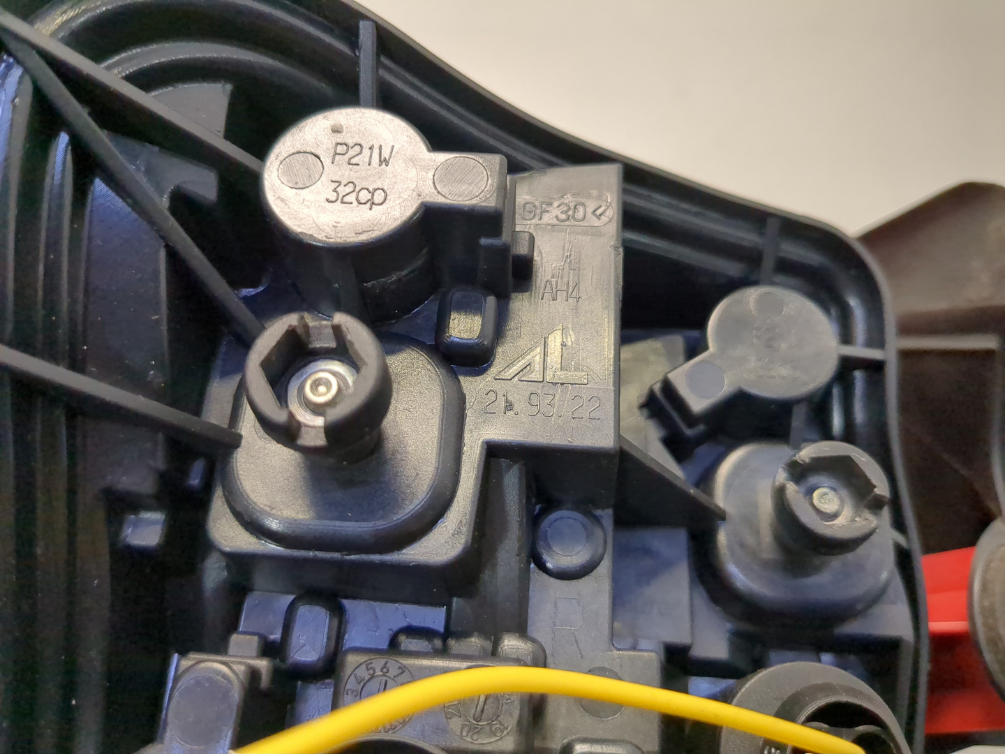 Фонарь задний правый