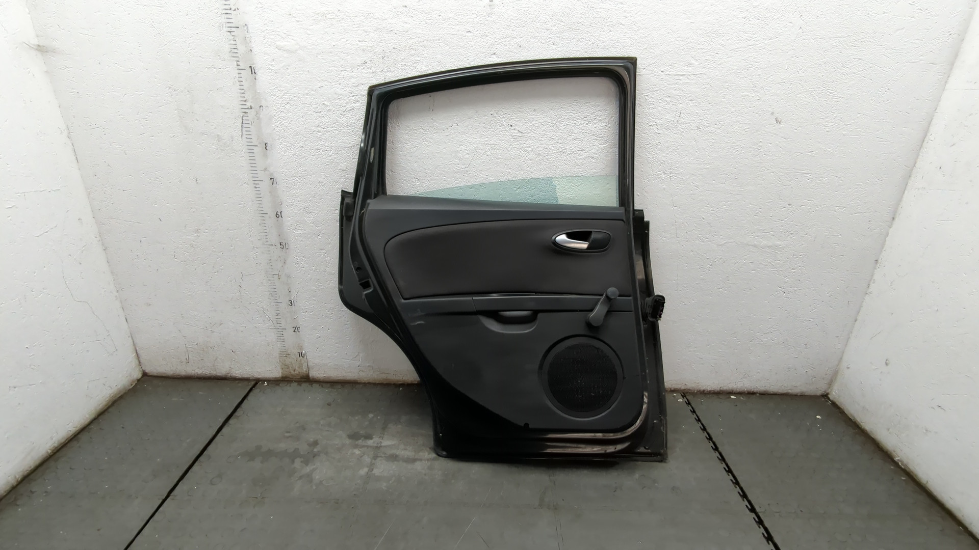 Дверь задняя левая