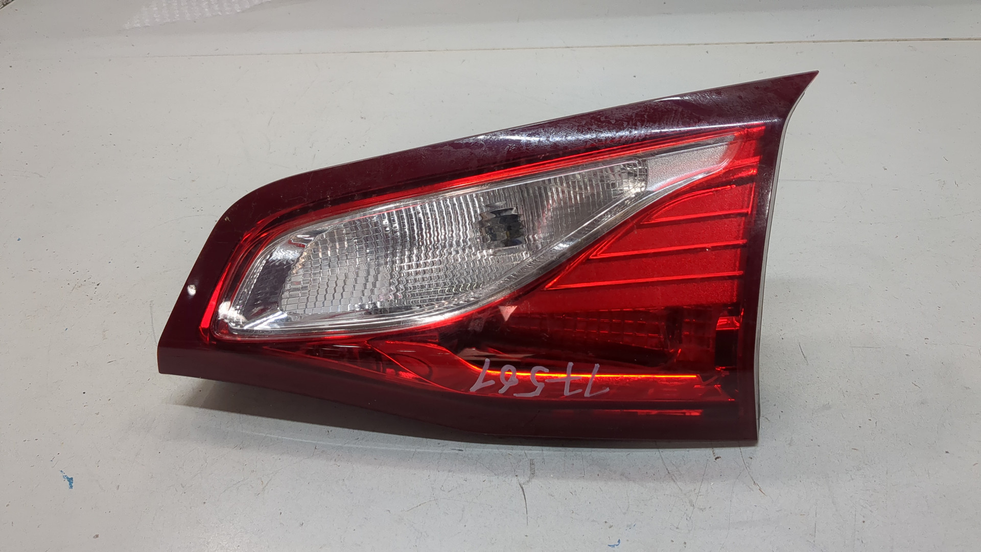 Фонарь задний внутренний правый