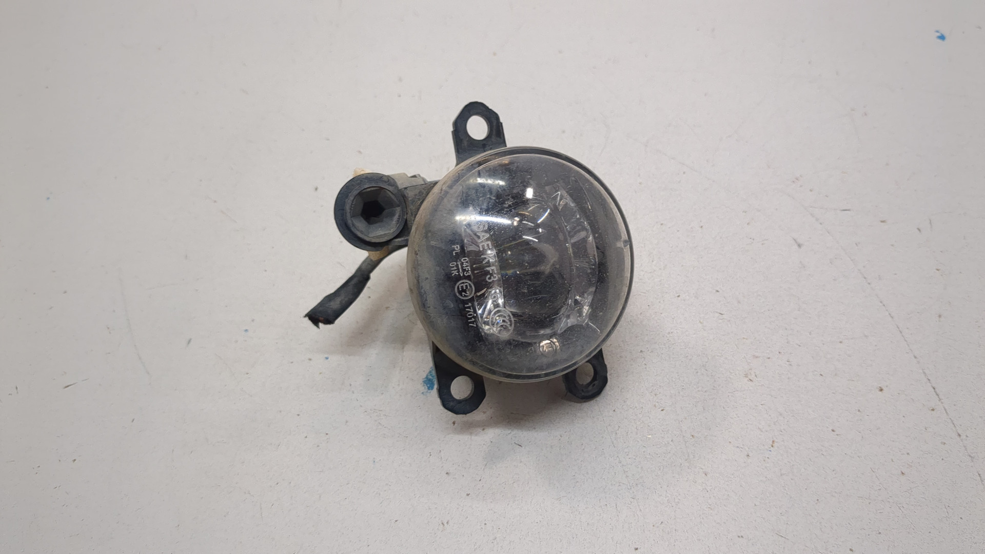 Фара противотуманная левая