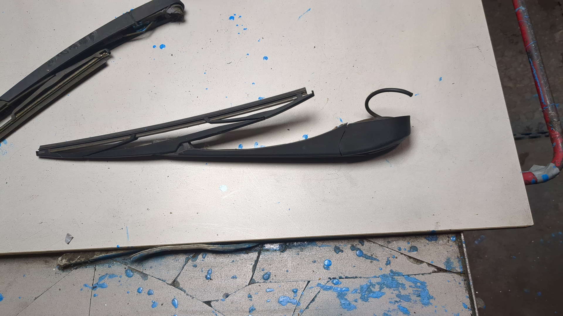 Поводок стеклоочистителя заднего