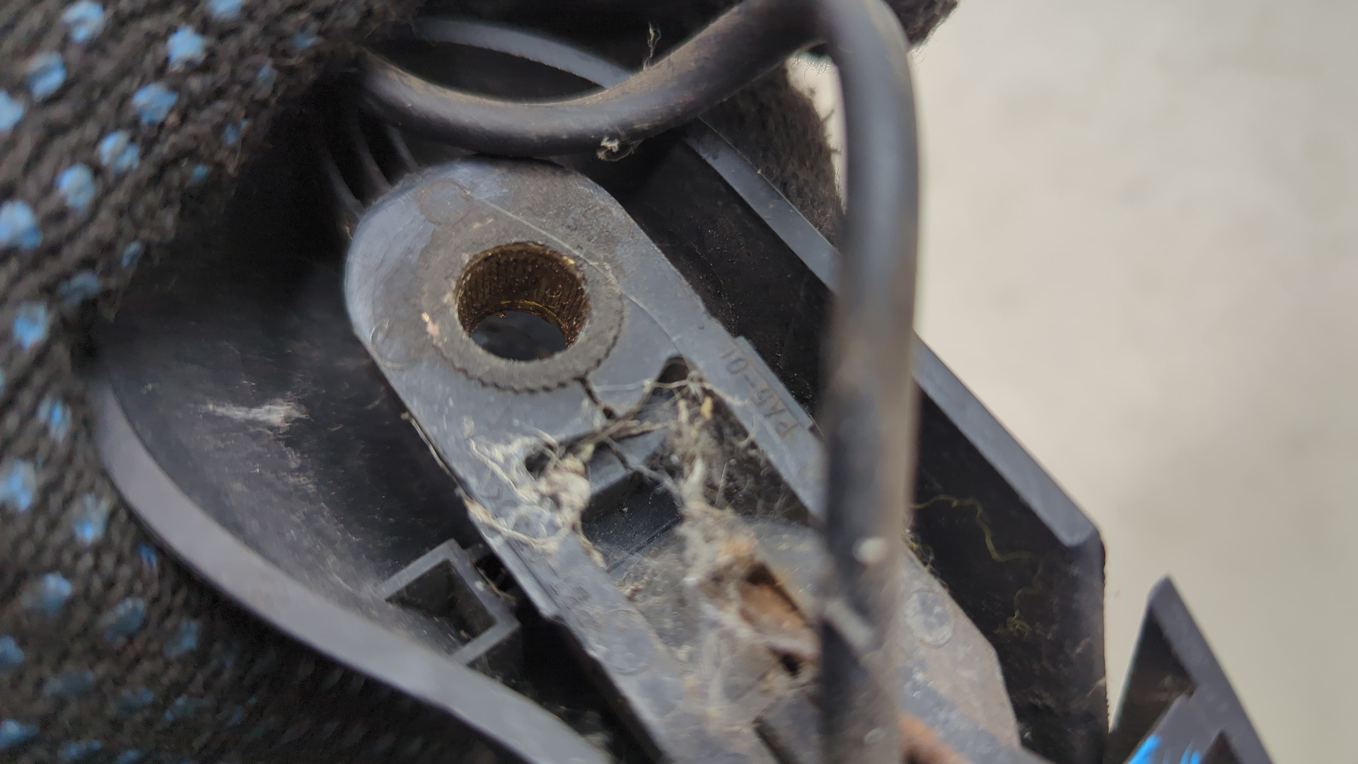 Поводок стеклоочистителя заднего