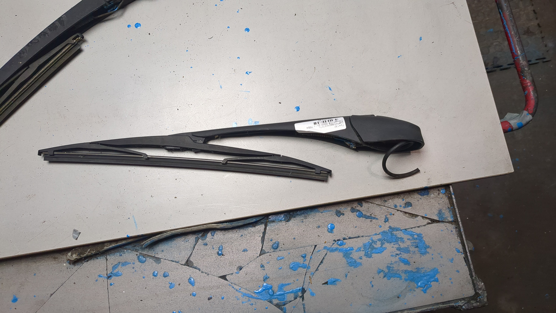 Поводок стеклоочистителя заднего