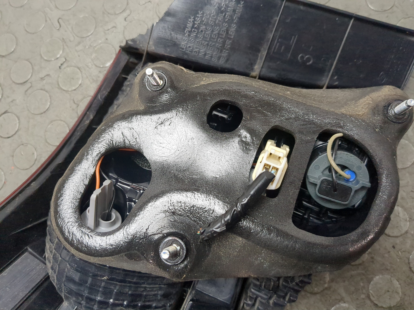 Фонарь задний правый