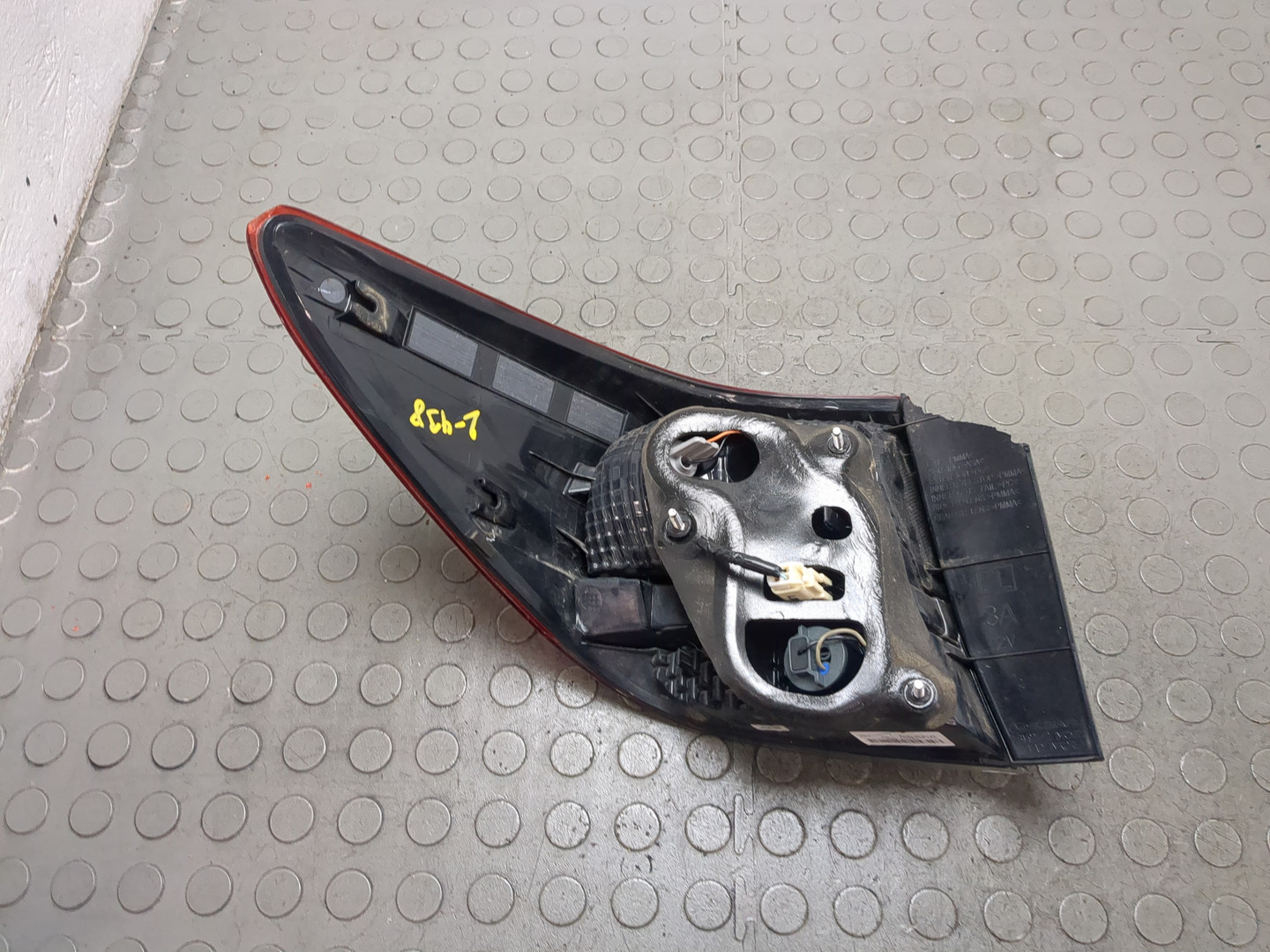 Фонарь задний правый