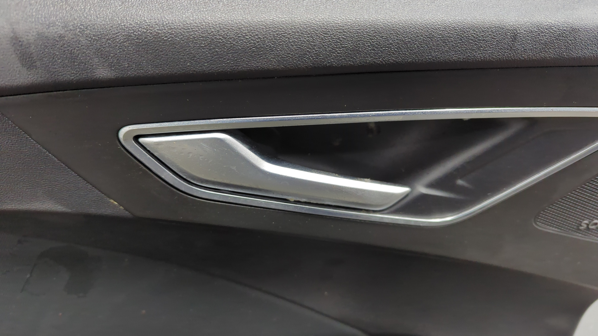 Обшивка двери задней левой