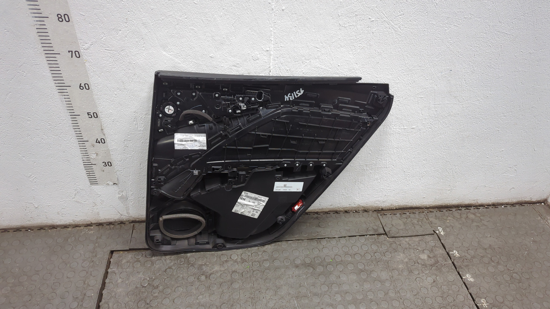 Обшивка двери задней левой