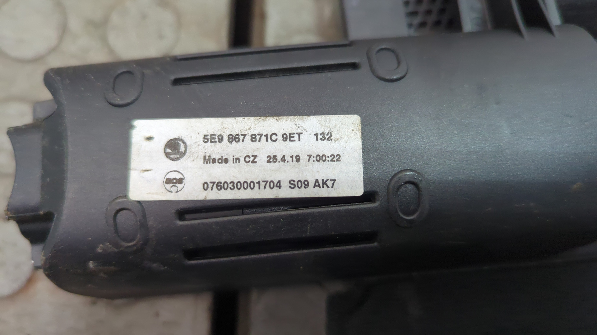 Шторка багажника