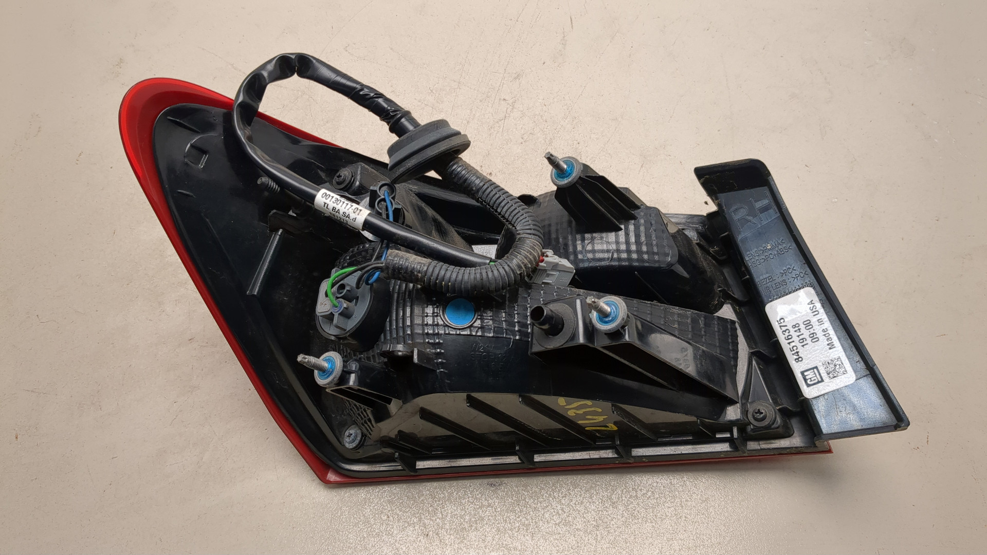 Фонарь задний правый