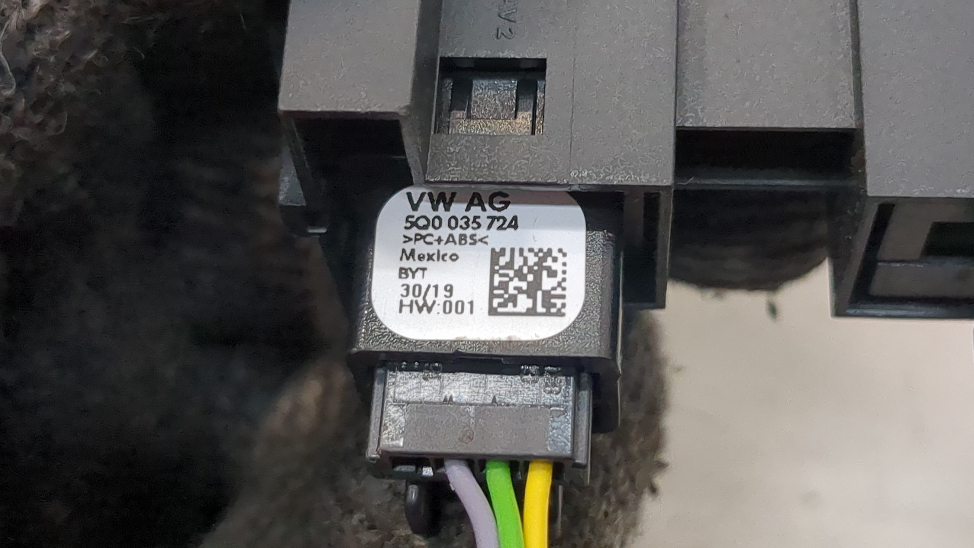 Гнездо AUX / USB IN