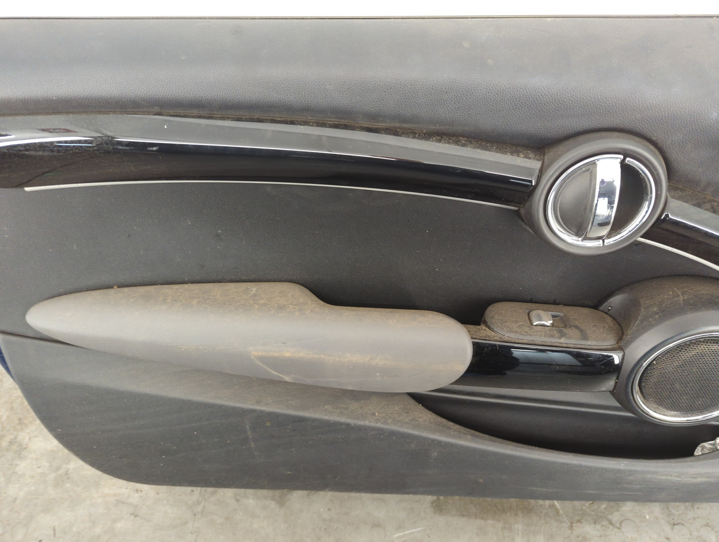 Дверь передняя левая