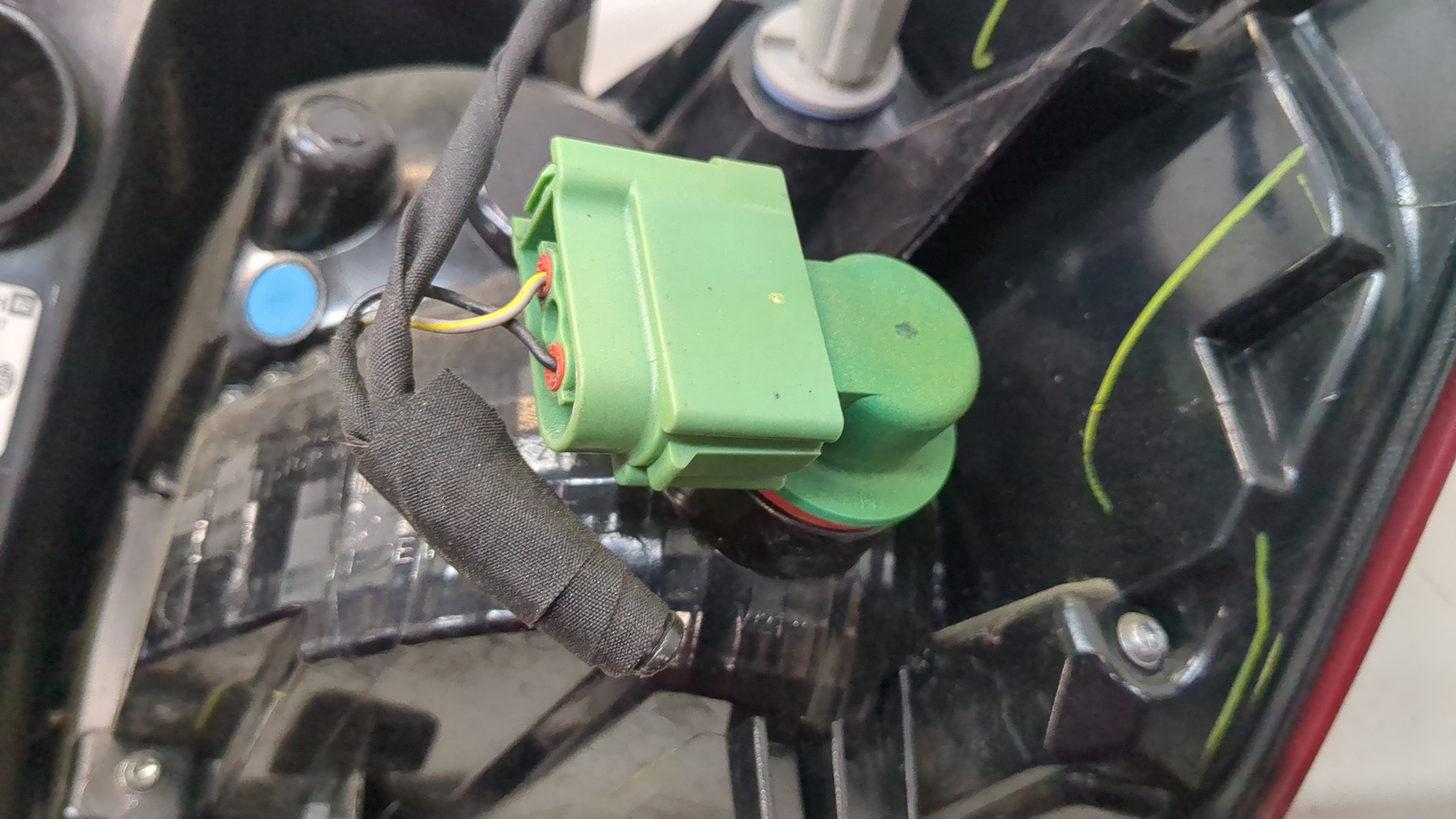 Фонарь задний левый