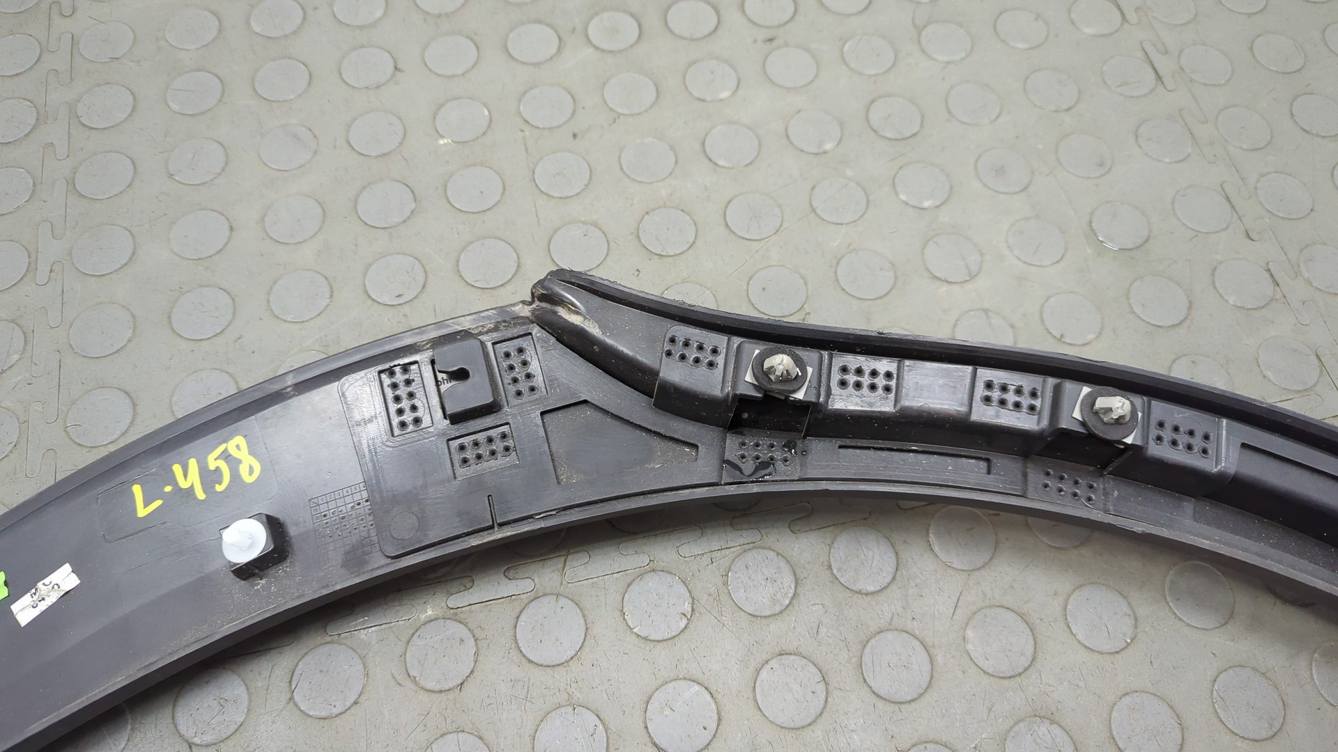 Накладка заднего крыла левого