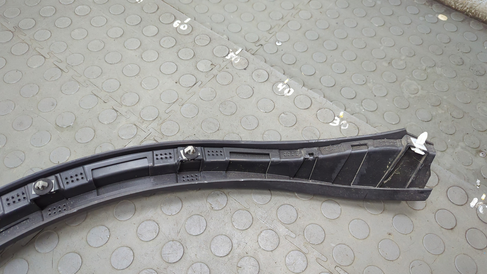 Накладка заднего крыла левого