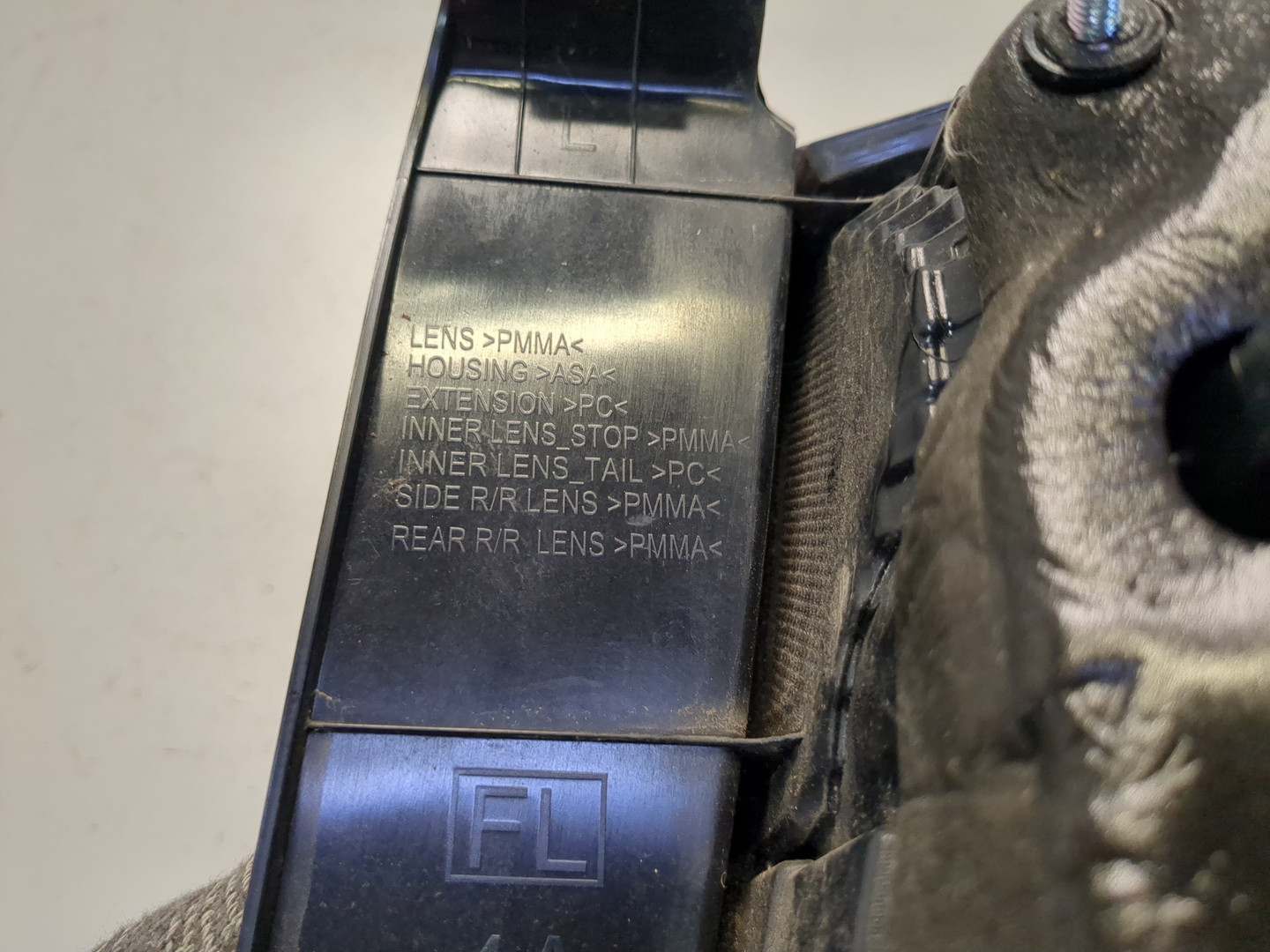 Фонарь задний левый