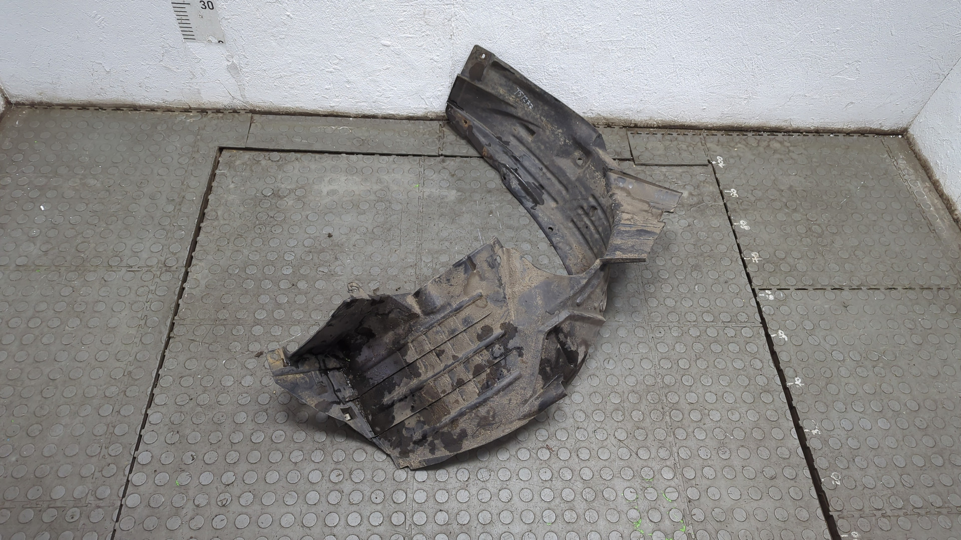 Локер передний левый