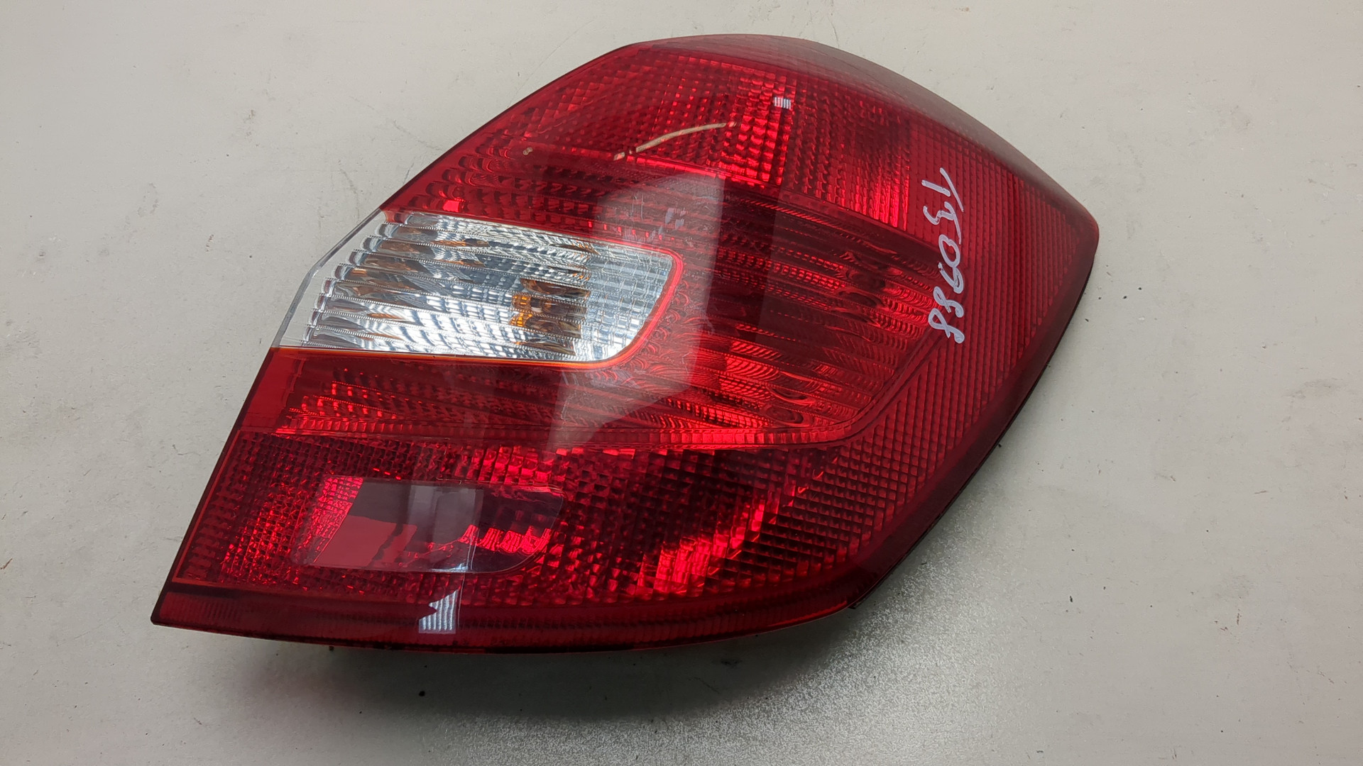 Фонарь задний правый