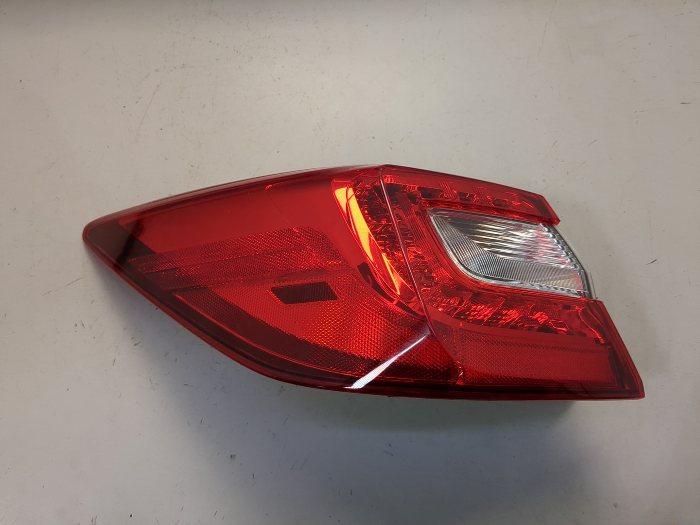 Фонарь задний левый