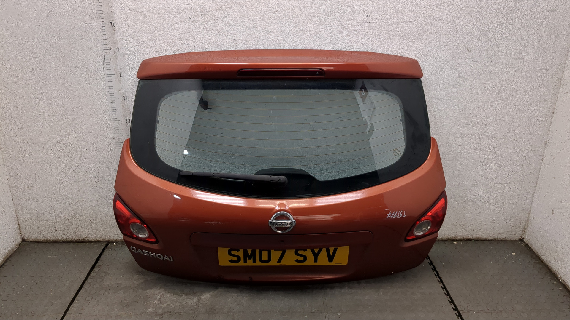 Дверь багажника