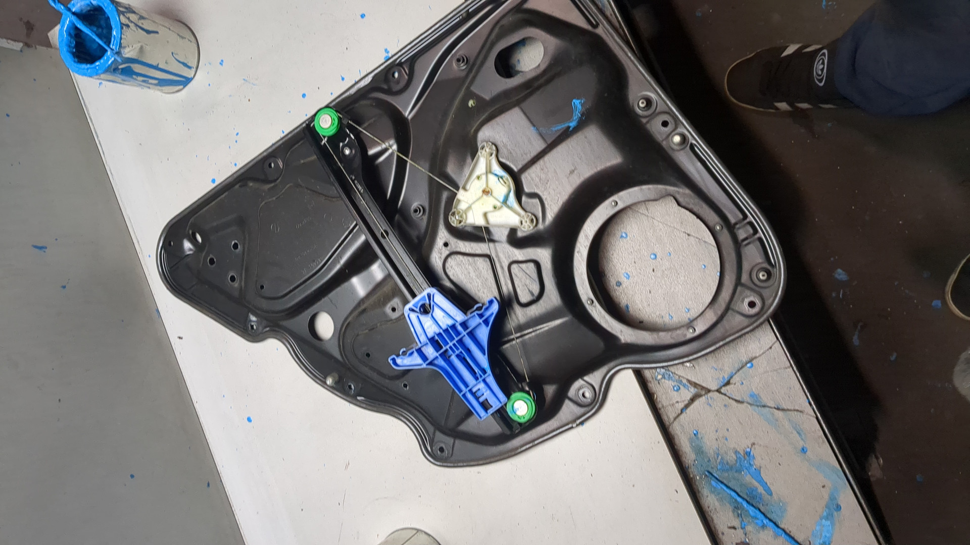 Стеклоподъемник электр. задний правый