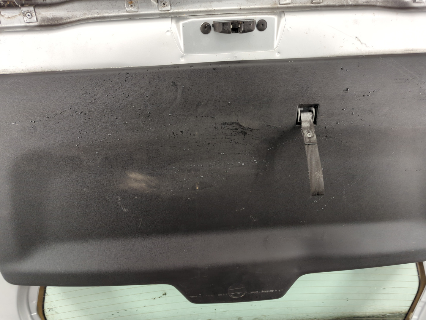 Дверь багажника