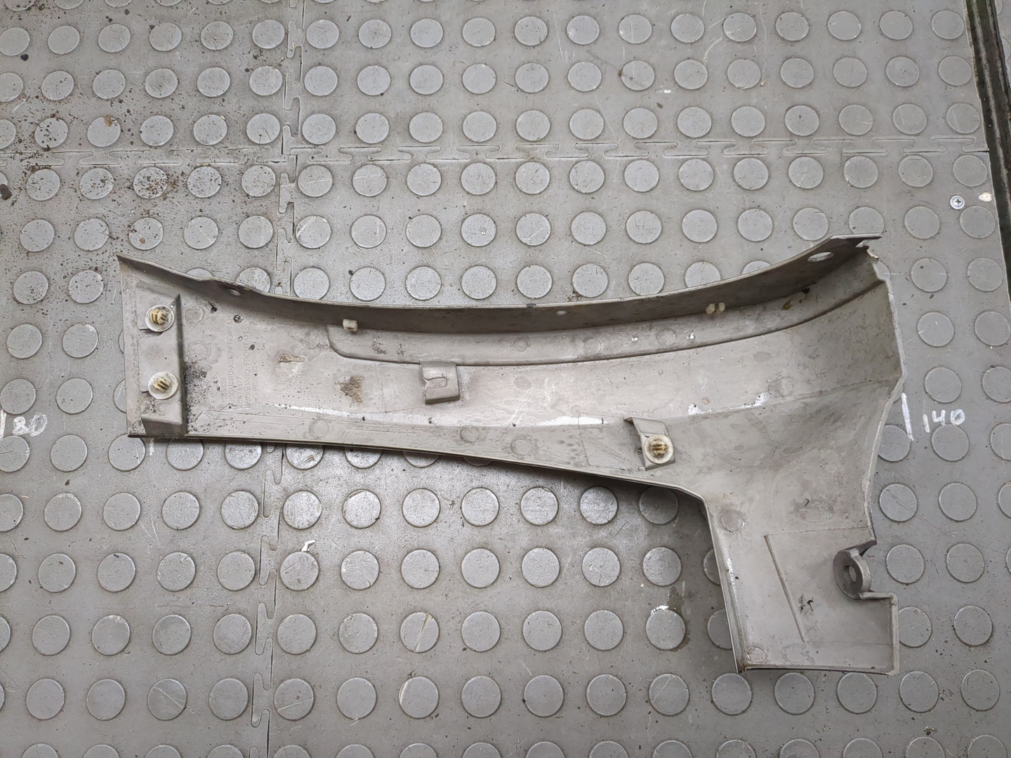 Накладка переднего крыла левого