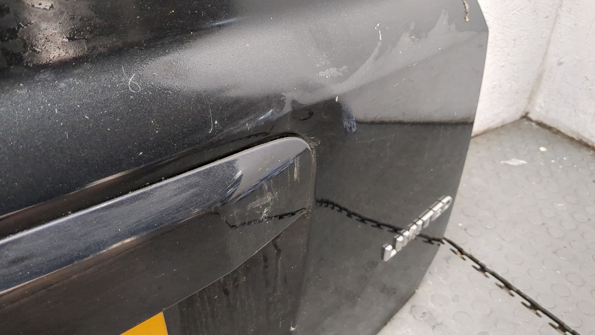 Дверь багажника