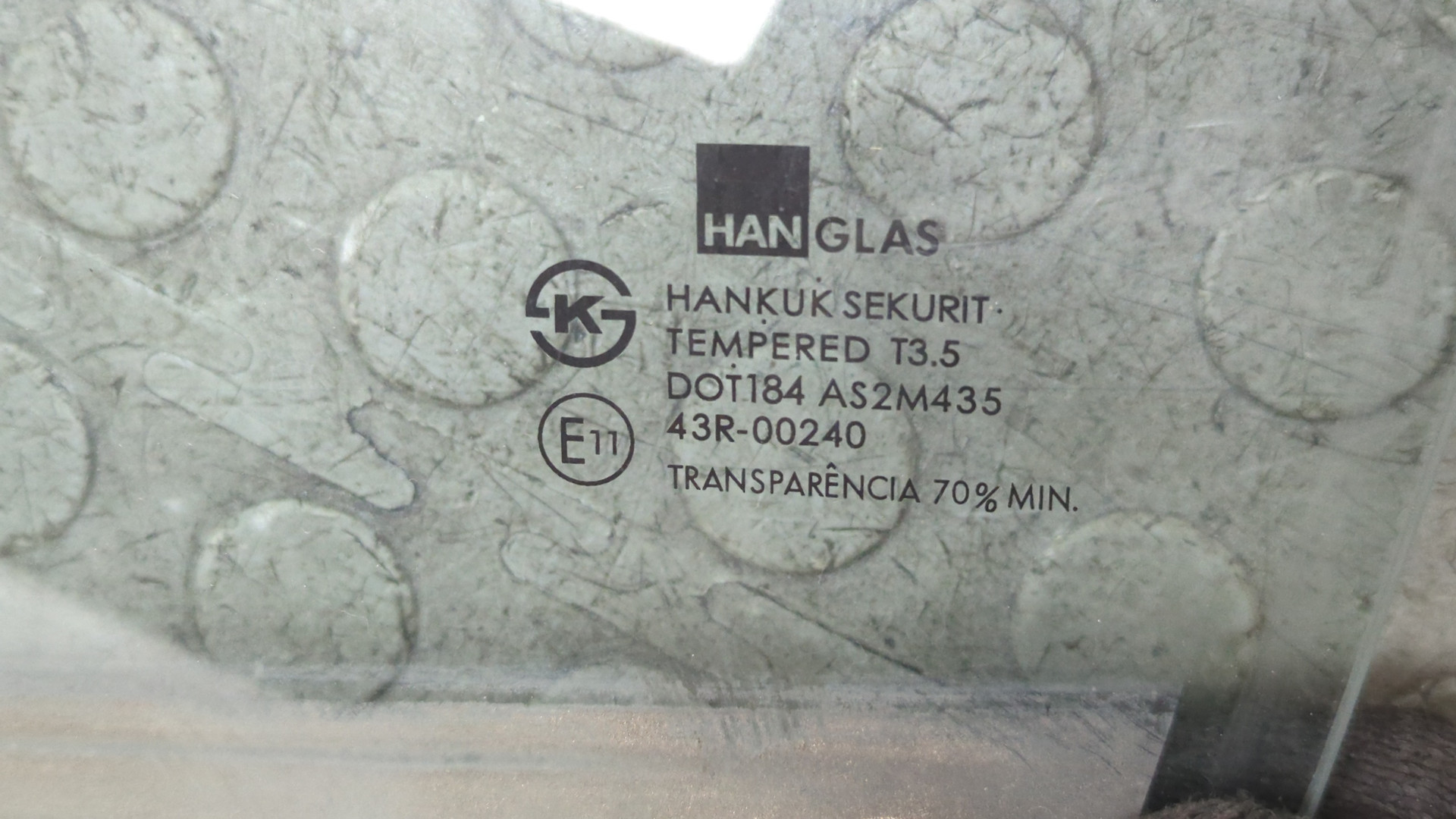 Стекло двери передней левой