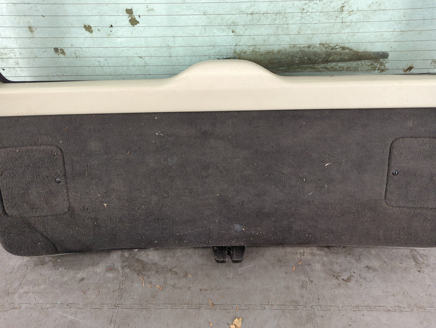 Дверь багажника