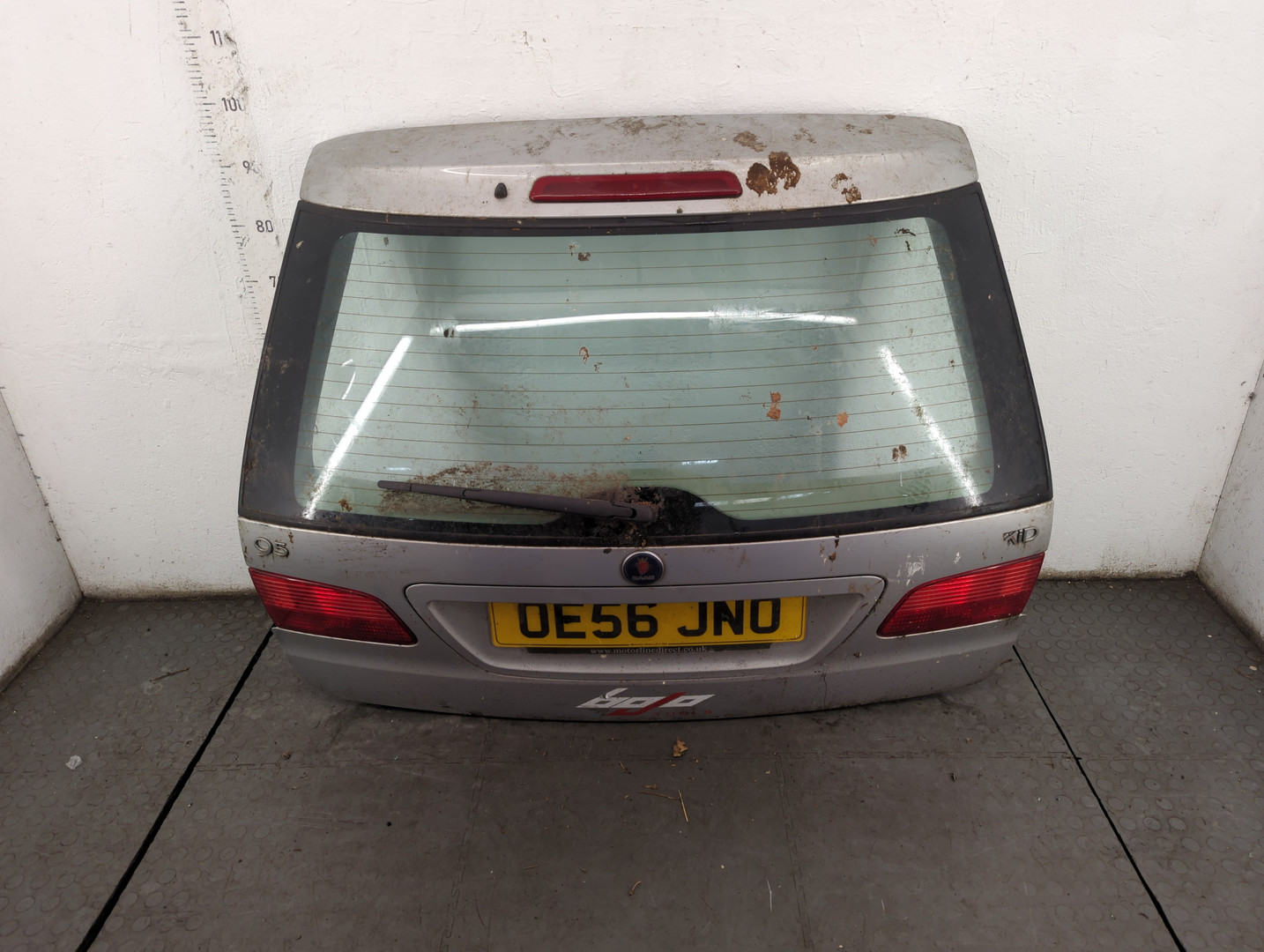 Дверь багажника