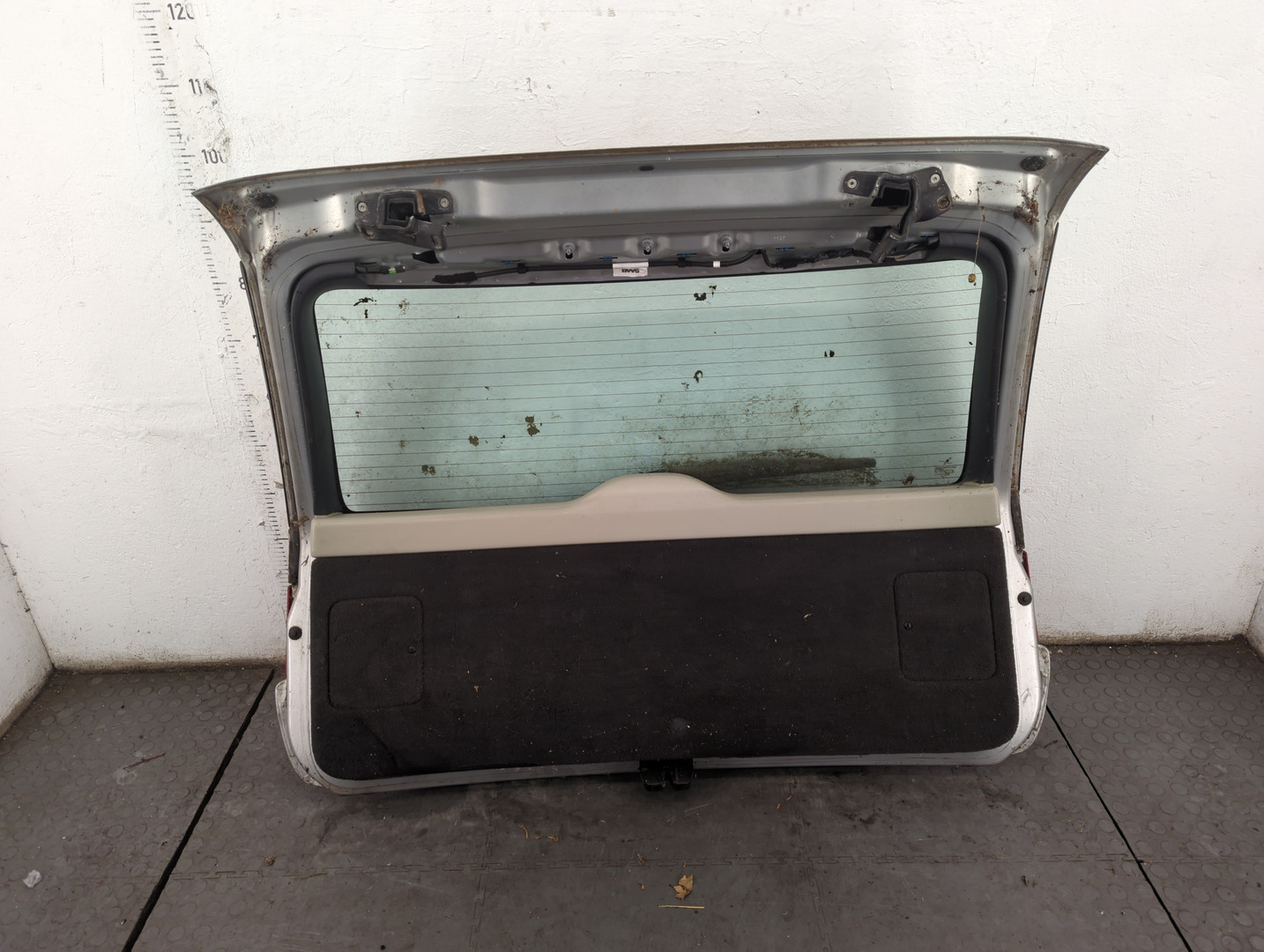 Дверь багажника