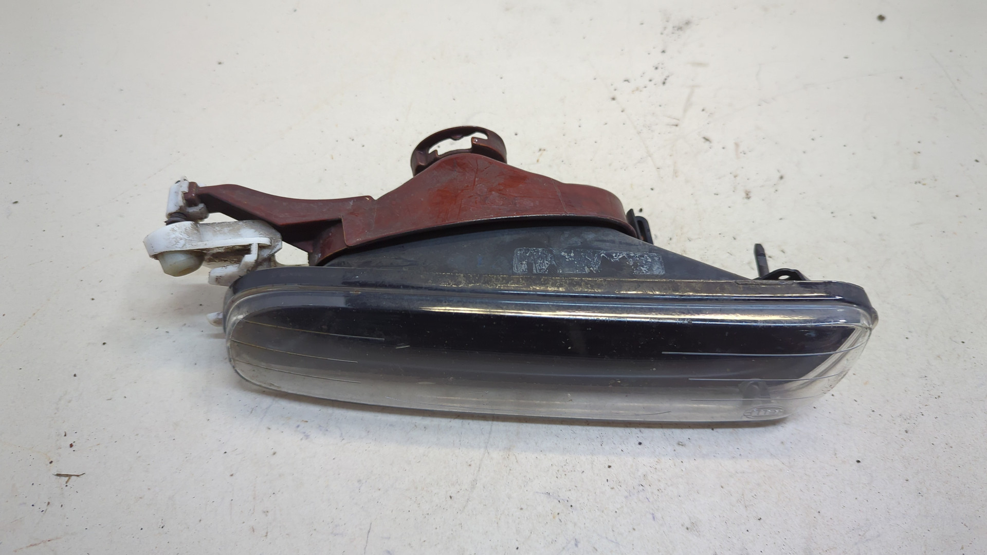 Фара противотуманная левая