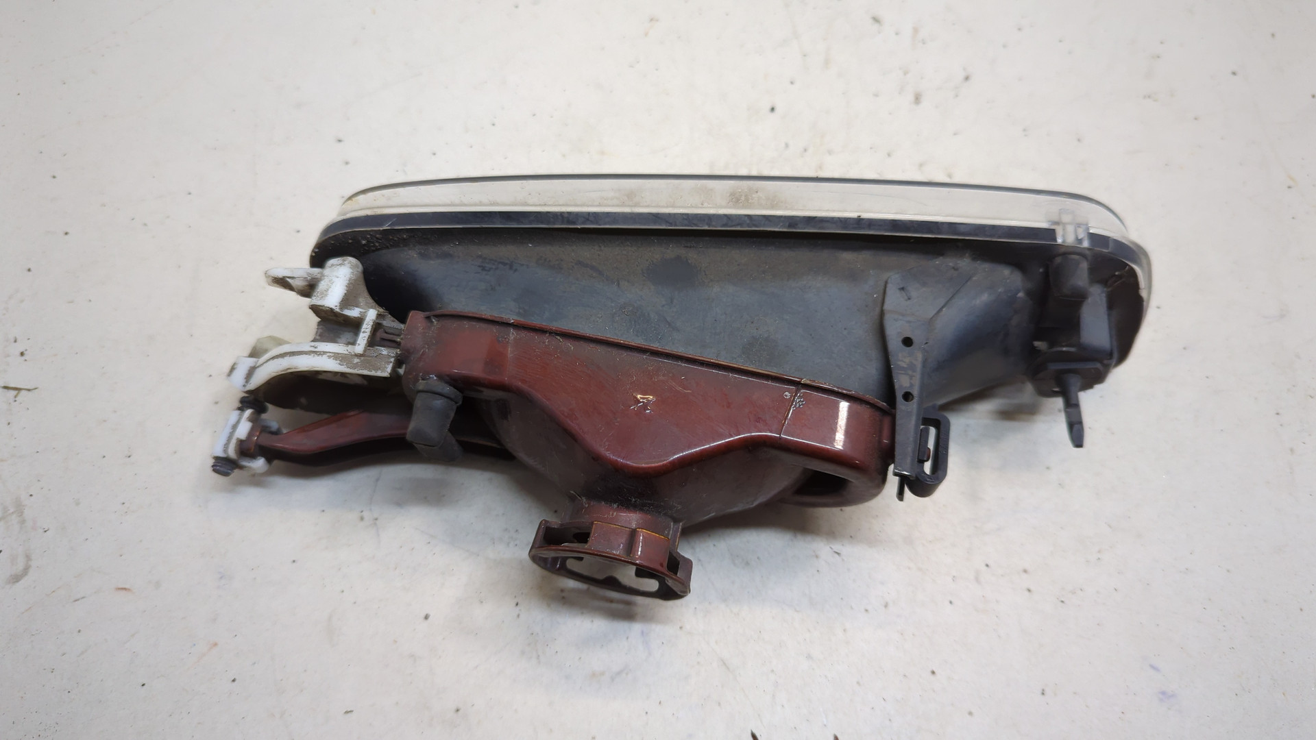 Фара противотуманная левая